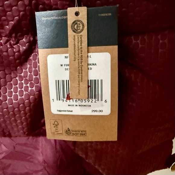 Women’s The North Face Parka - Picture 3 of 13